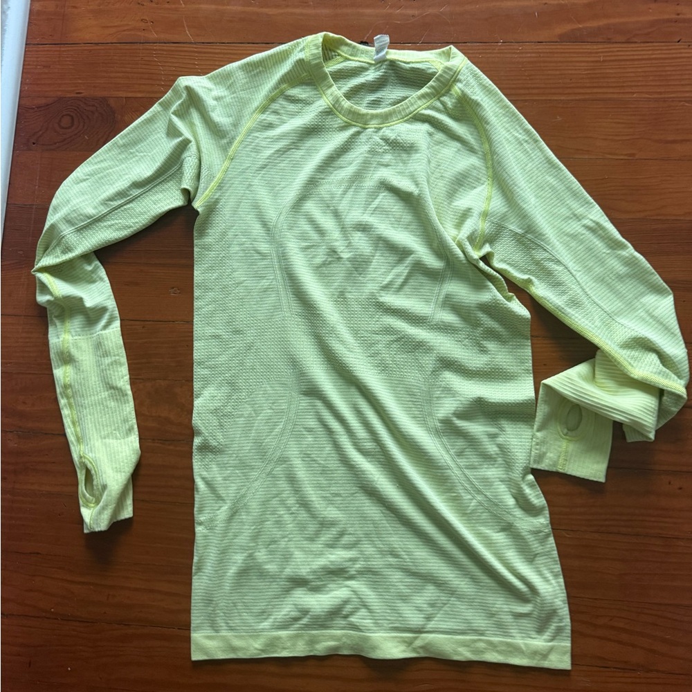 lululemon swiftly tech long sleeve shirt.